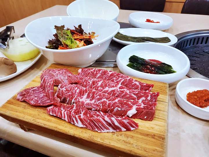 토요일은 밥이좋아 예산 예당호 출렁다리 광시한우 맛집 정육 식당 한우 암소 숯불 직화 구이 예산10미 현지인 추천 토밥 좋아 방송정보