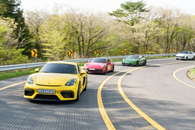 포르쉐 &#39;타이칸 터보 크로스 투리스모&#39;