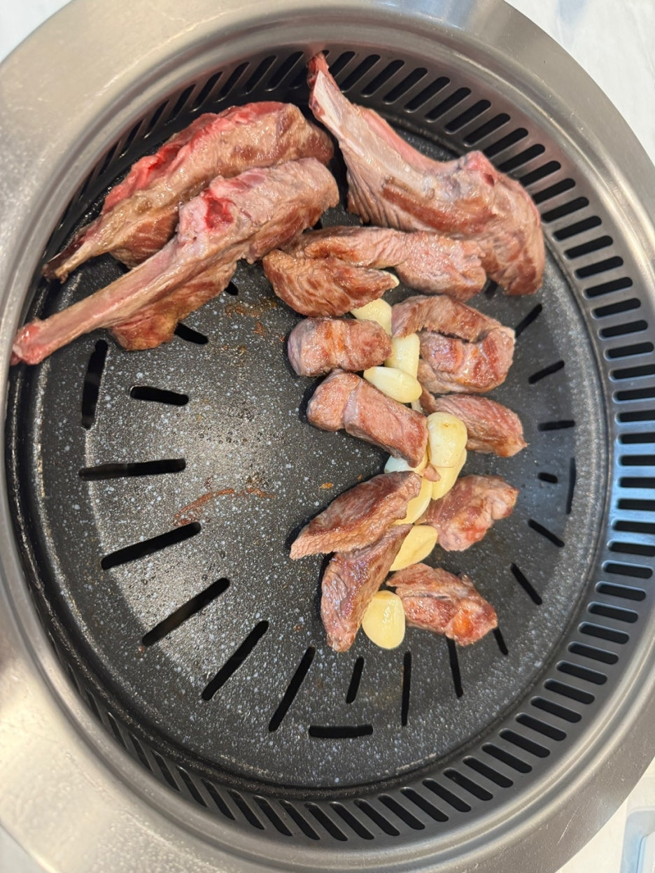 다익은 양갈비와 마늘