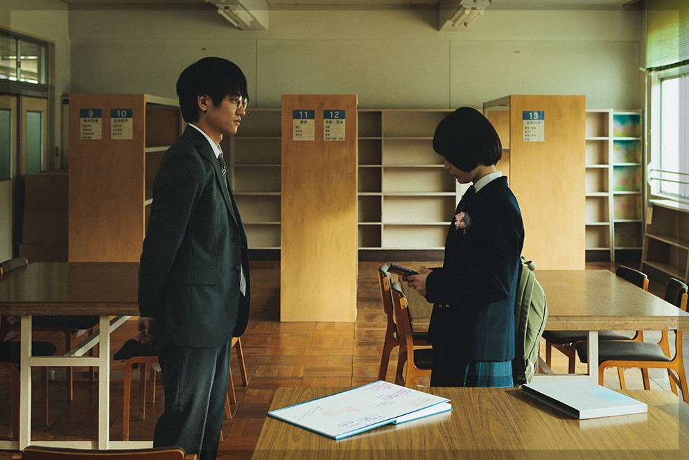 소녀는 졸업하지 않는다