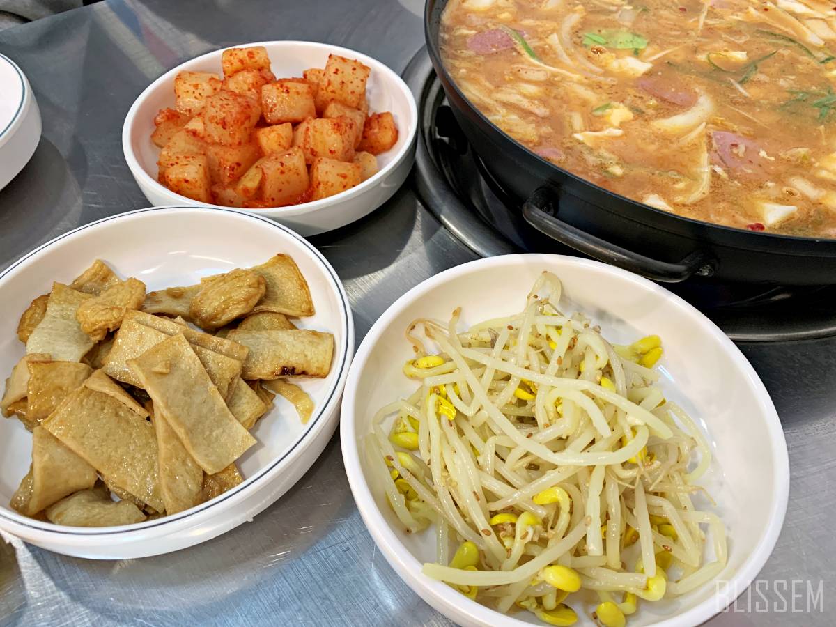 용산맛집-용산부대찌개-용산국제회관-부대찌개맛집-부대찌개-스테이크-미군부대찌개