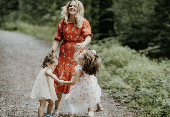 &ldquo;죄책감에 휘둘리지 않는 엄마의 철학&rdquo; &ndash; 아이에게 소리친 날, 스스로를 책망하지 않고 회복하는 사고방식