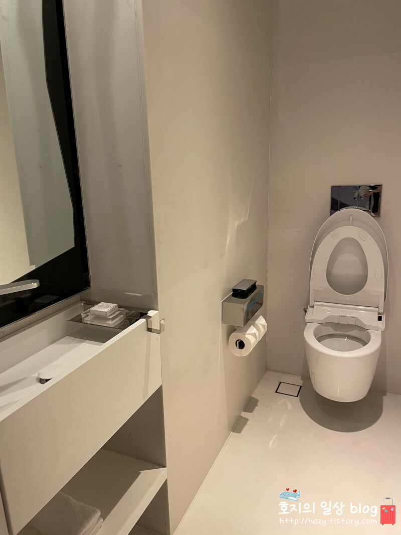 JW메리어트 싱가포르 디럭스 스위트룸 입구 화장실