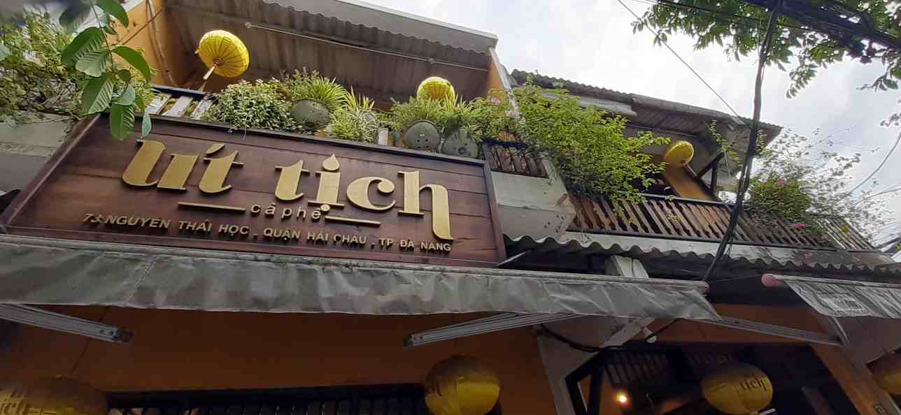 Út Tịch Café