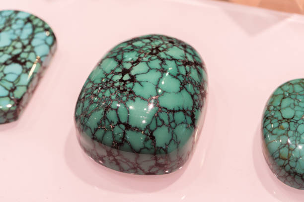 옥공예의 진화: 현대 주얼리와 웨어러블 기술에 접목