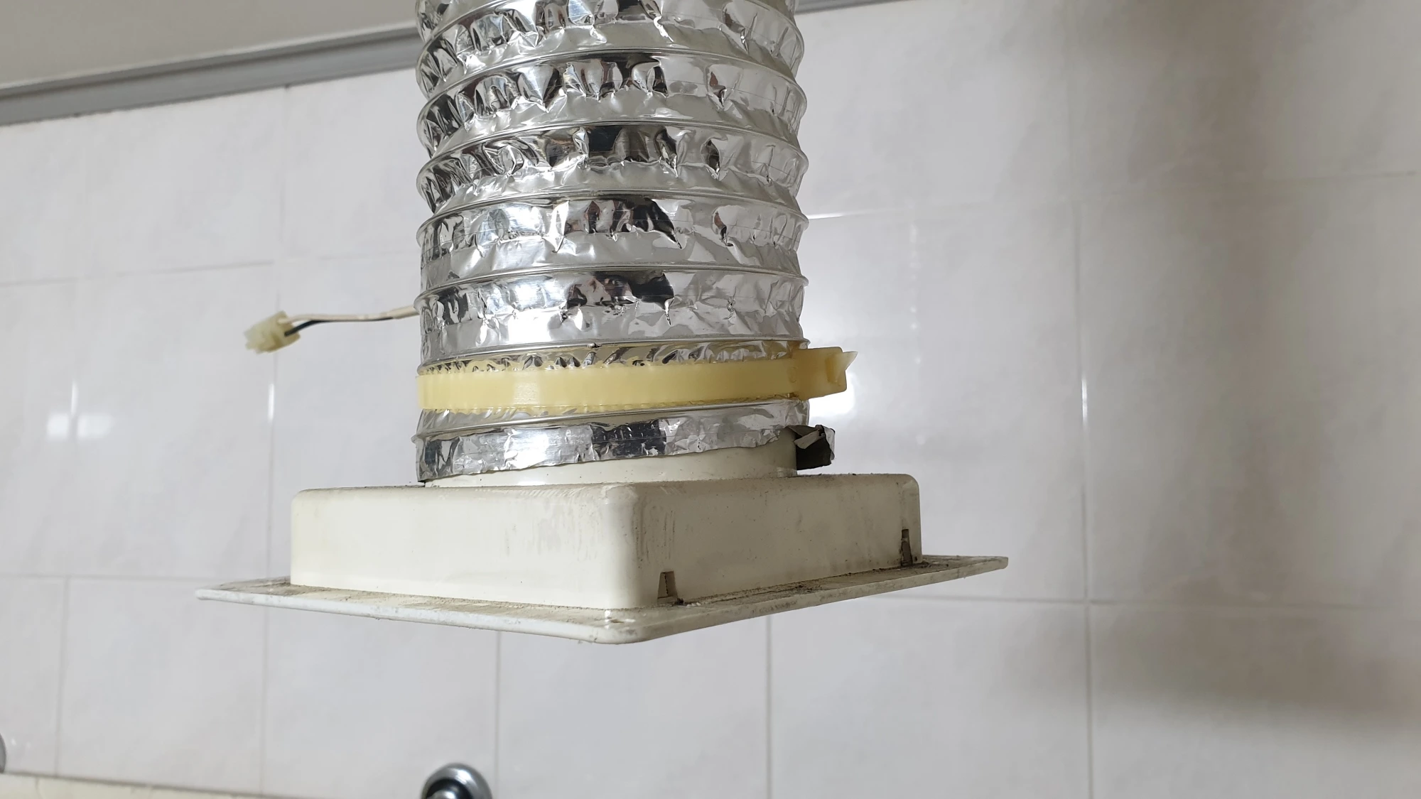 환풍기 배관 연결 모습