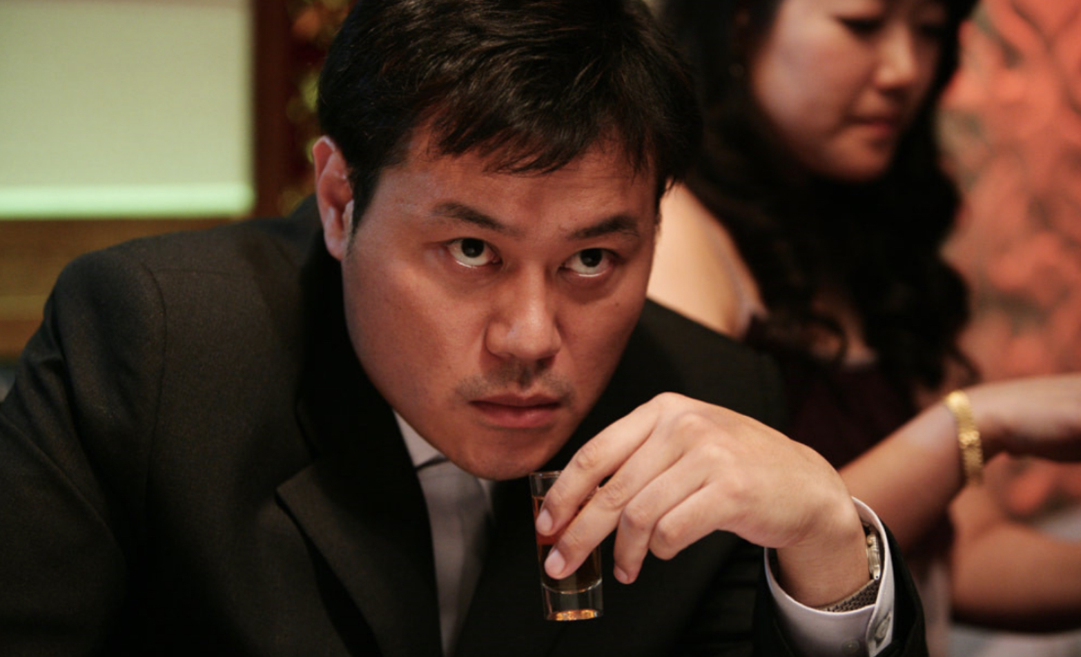 태식을 쳐다보는 병진