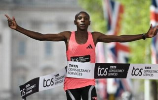 런던 마라톤 세계신기록 사바스티안 사웨 1시간 59분 30초 인류 최초 공식 '서브 2' 달성