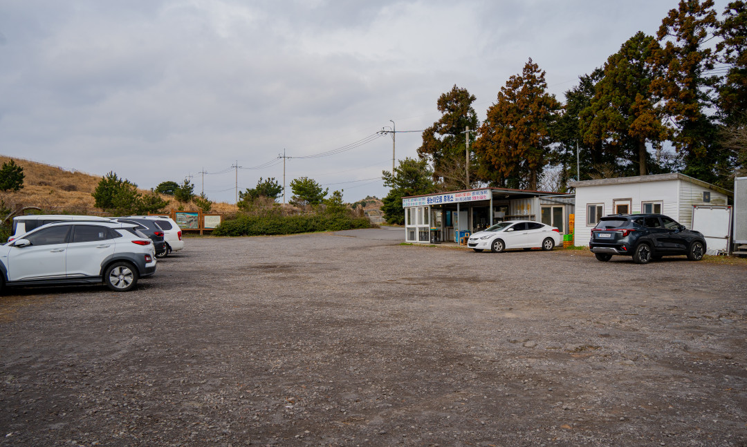 용눈이 오름 주차장