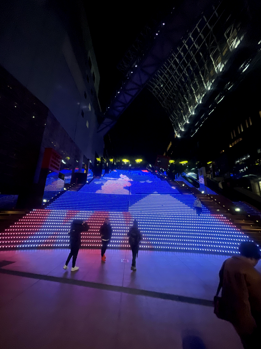 교토역 LED계단2