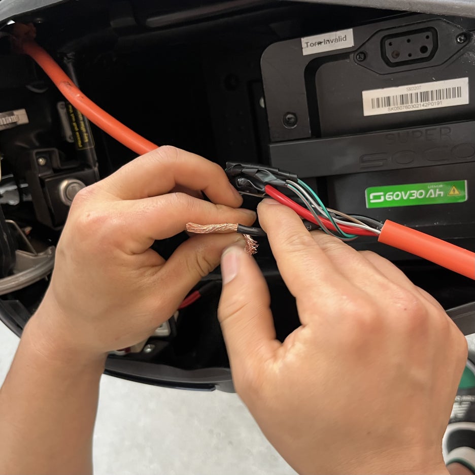 전기오토바이 수리: 슈퍼쏘코 TC-배터리 전원선 납땜, SUPERSOCO AS, 수원 화성 동탄 오산 광교 용인 안양 안산 분당 군포 평택