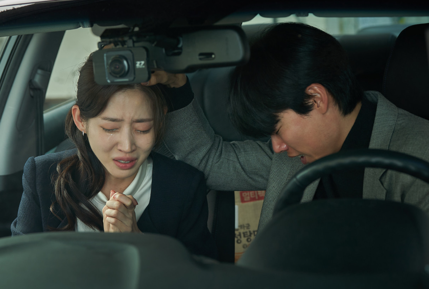영화 계시록, 간음을 고백하는 시영과 그녀의 회개를 돕는 민찬