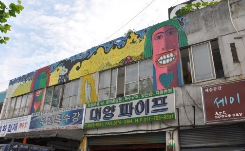 鉄工アート壁画通り