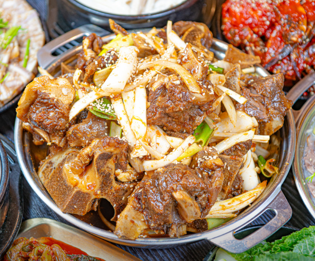 생방송투데이 방풍나물 뚝배기 갈비탕 전남 여수 남대갈뚝배기