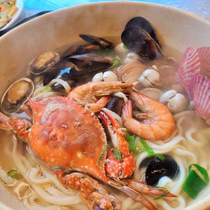 경주 황리단길 맛집 추천 생방송투데이 지금이 딱이야! 동해 바다 대게 해물칼국수 대게찜 오늘방송 자족식당