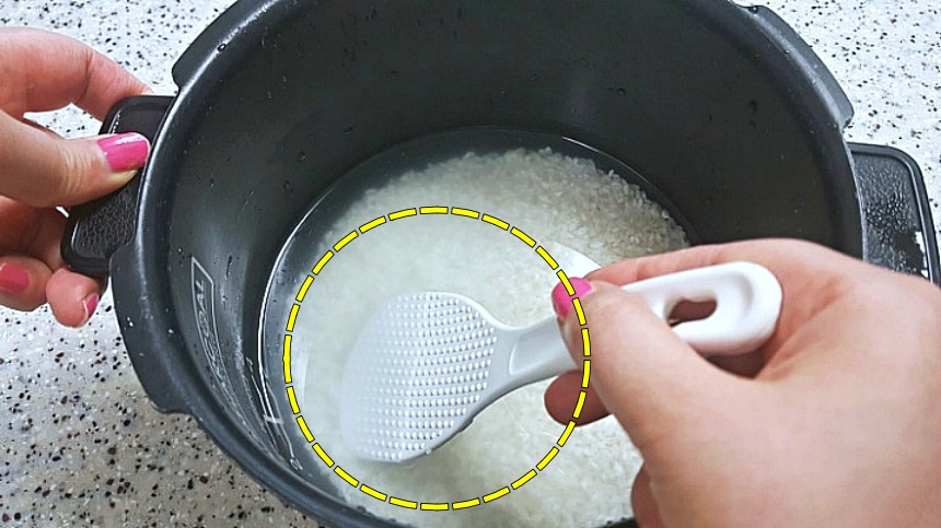 주걱으로-밥-조절