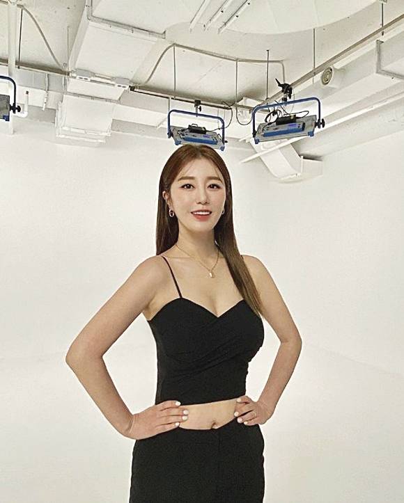 가수-나비
