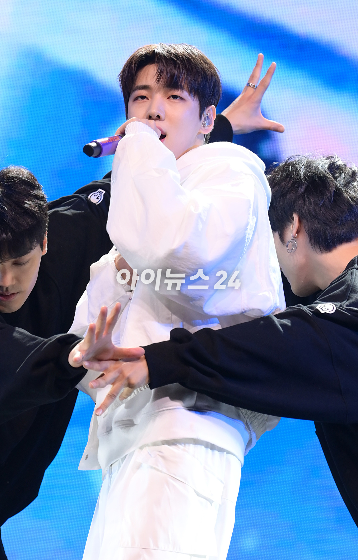 가수 재찬이 6일 오후 서울 광진구 예스24라이브홀에서 열린 DKZ 재찬의 첫 번째 미니앨범 '제이씨팩토리(JCFACTORY)' 발매 쇼케이스에 참석하고 있다. [사진=정소희 기자]