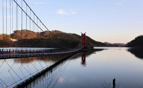 청양 천장호 출렁다리 사진