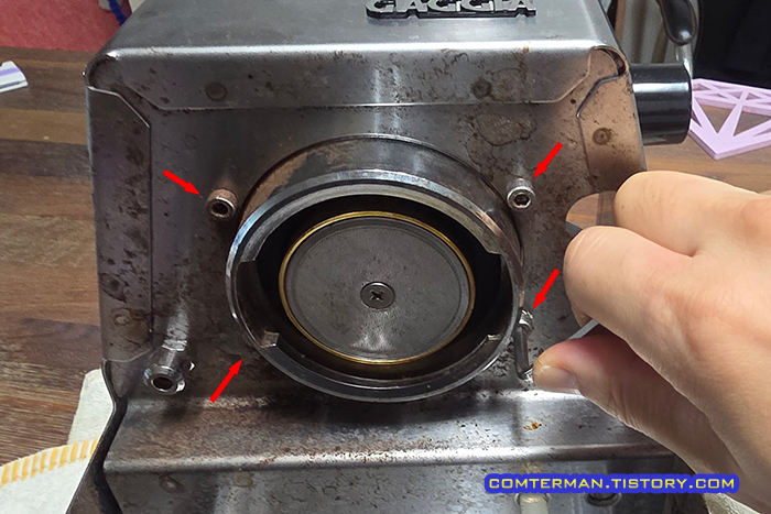 가찌아 클래식 보일러 그룹헤드 나사 분리