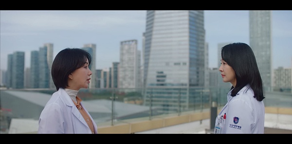 옥상에서-승희와-얘기하는-정숙