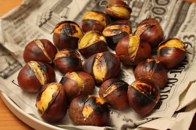 집에서 군밤 만들기,군밤 껍질 잘 벗겨지게 굽는 법,밤껍질 쉽게 벗기는 방법