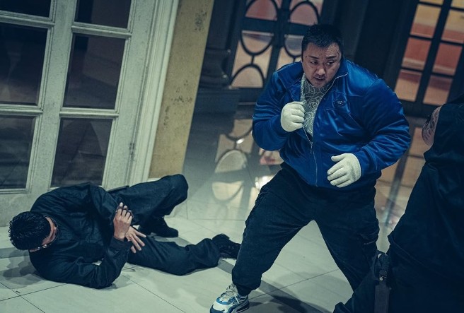 [마동석 액션영화 다시보기 추천] 거룩한 밤 데몬 헌터스 바우 마동석