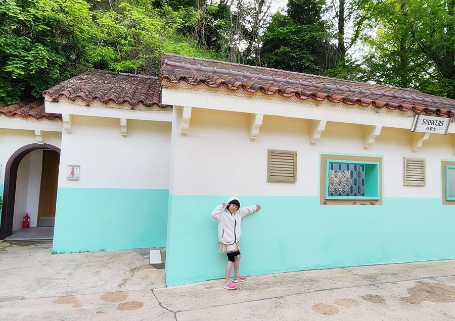 화장실과 샤워실건물