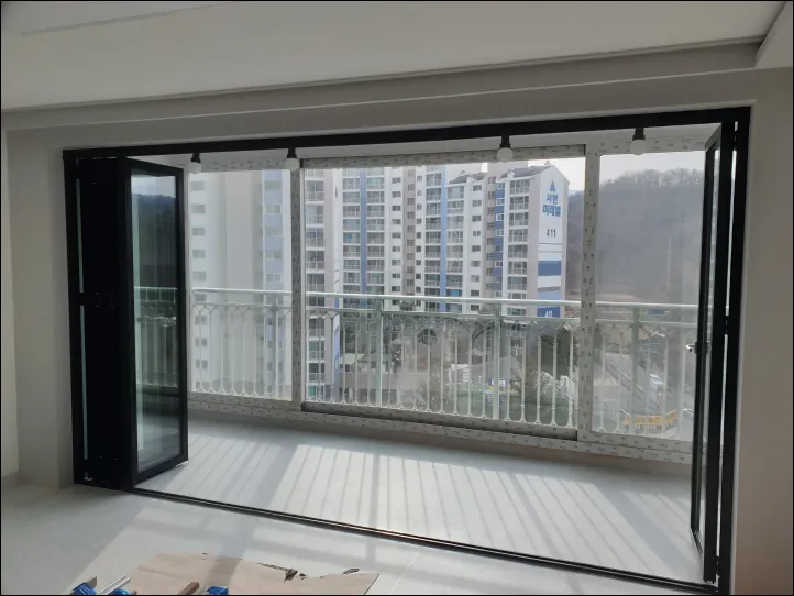 폴딩도어 문짝 설치 후