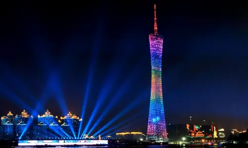 화려한-조명으로-찬란하게-빛나는-광저우-타워-야경