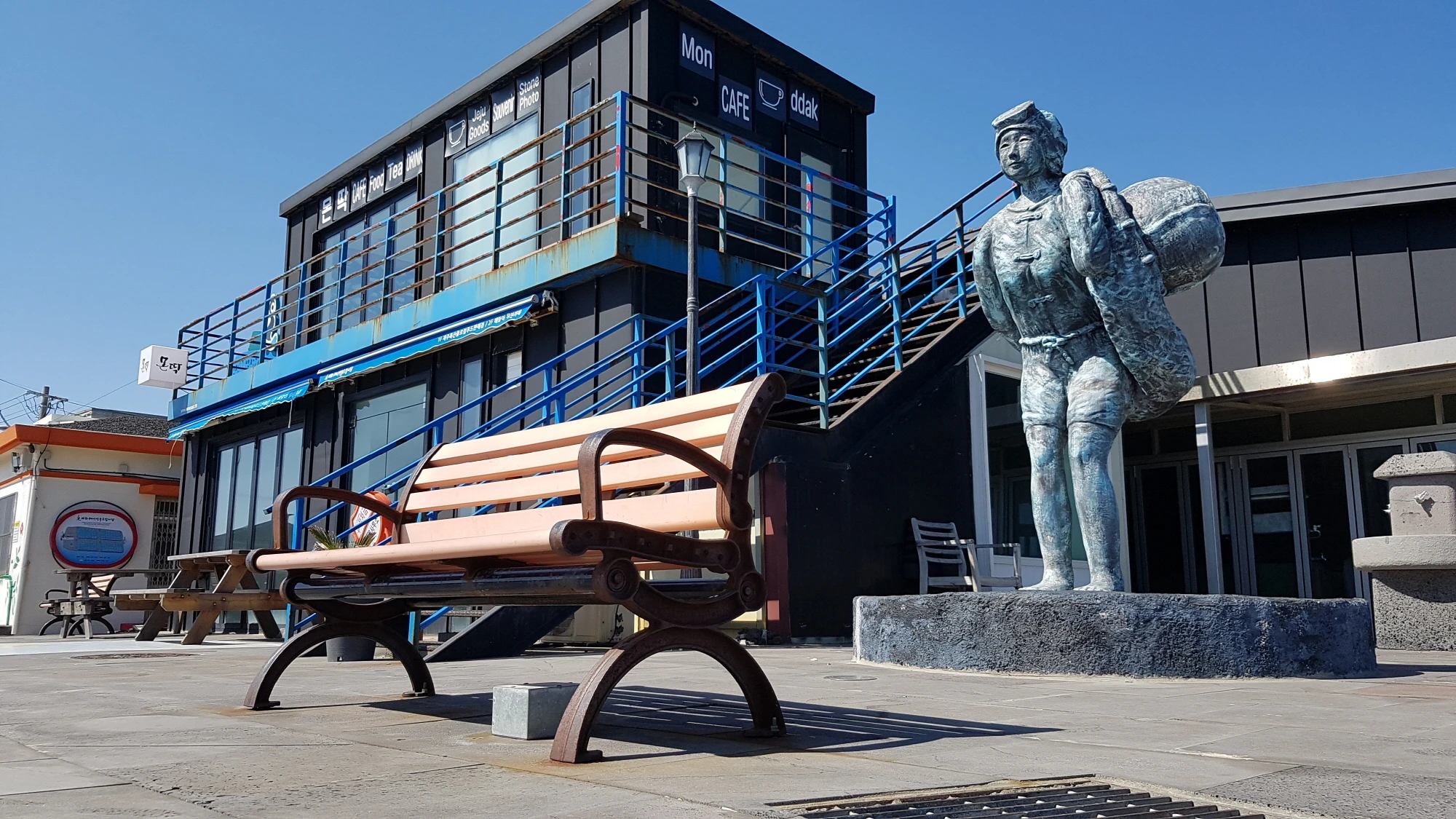 세화오일장 벤치