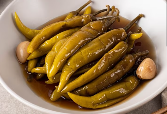 고추장아찌 만드는법 : 양념에 절인 고추와 마늘