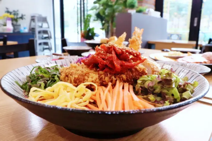 생방송오늘저녁 강릉 교동 옆집부자의 비밀노트 회 대신 돈까스가 들어간 돈까스 물회 맛집