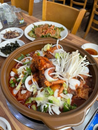 솥뚜껑닭볶음탕
