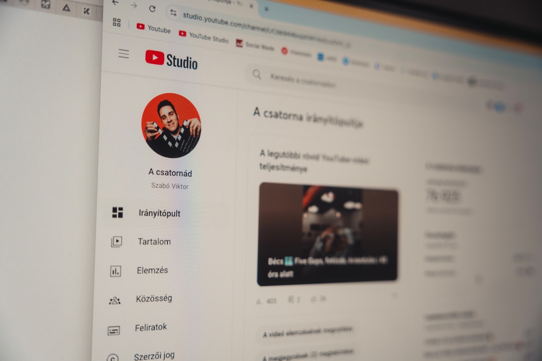 'YouTube'