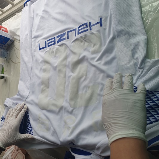 축구 유니폼 마킹 제거 - 마킹이 붙어있는 경우