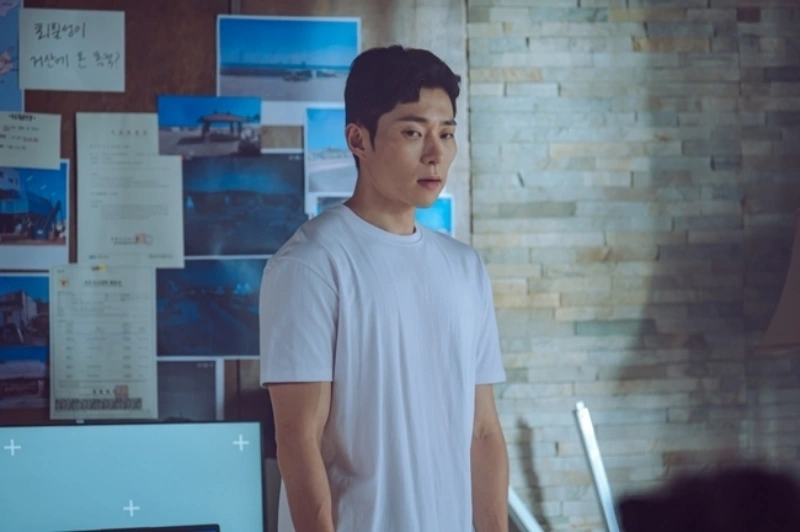 드라마 '모래에도 꽃이 핀다' 등장인물 민현욱을 연기하는 배우 윤종석