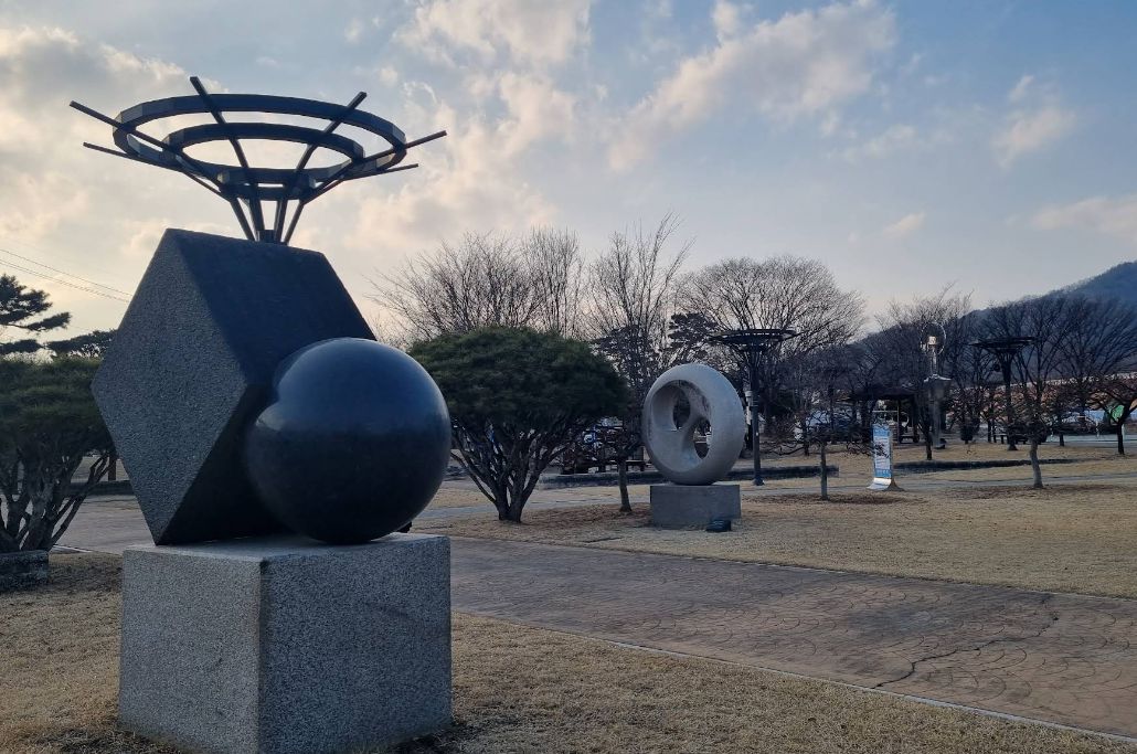 강변조각공원