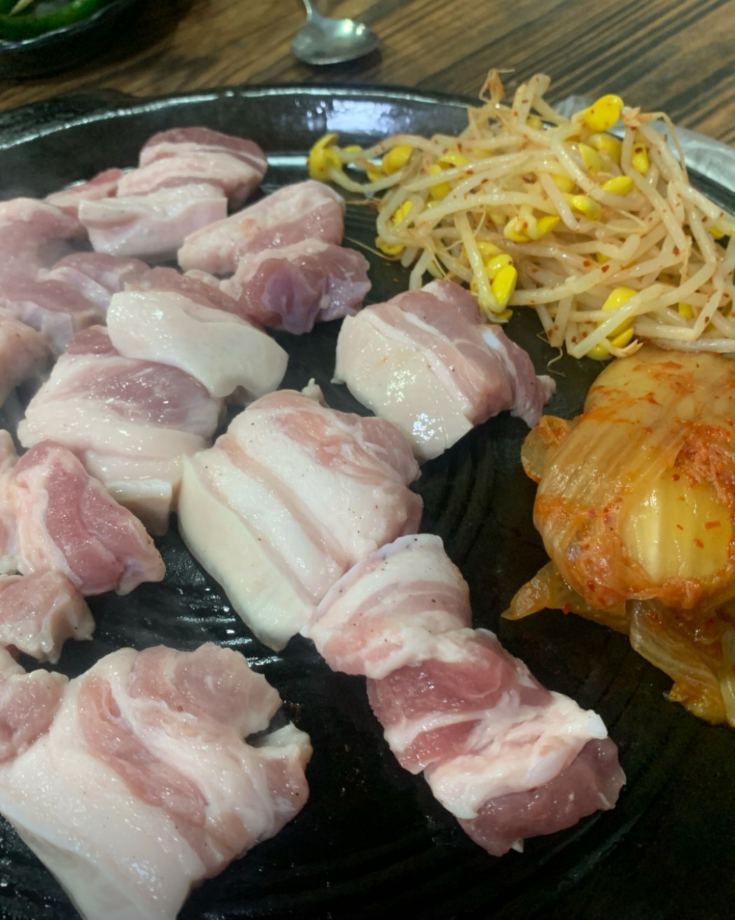 진주 산청흑돼지 메뉴 이미지