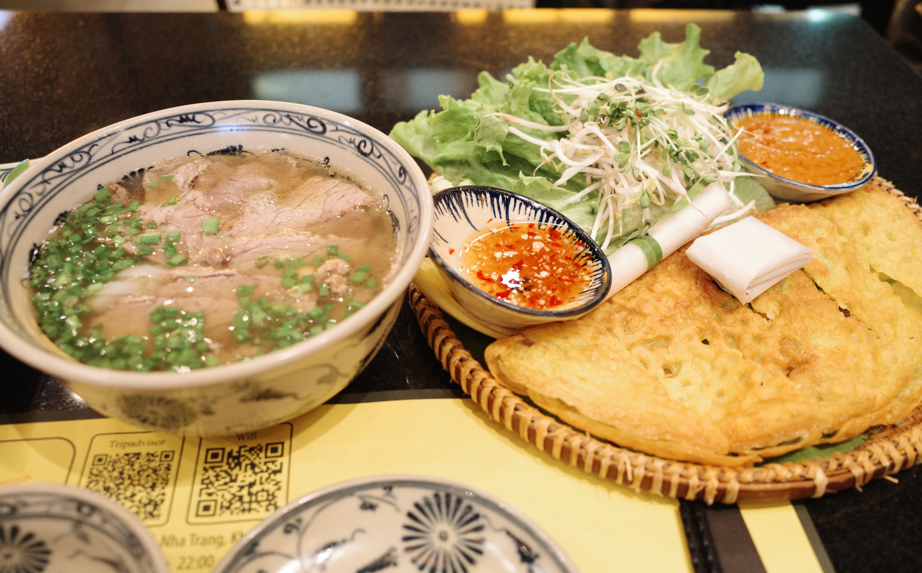 안토이 식당 쌀구수와 반쎄오 음식 사진