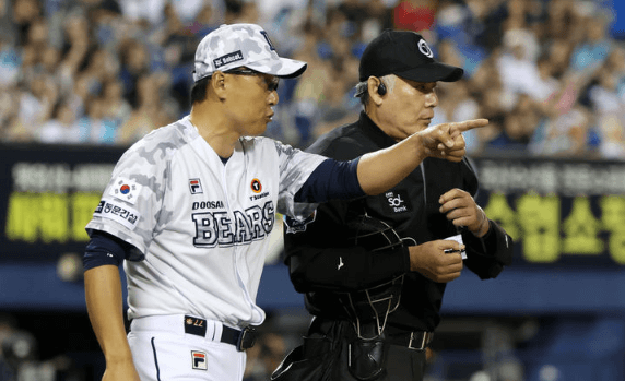  비디오 판독을 요청하는 이승엽감독