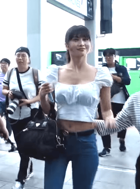 gorgeous asian chick on the street