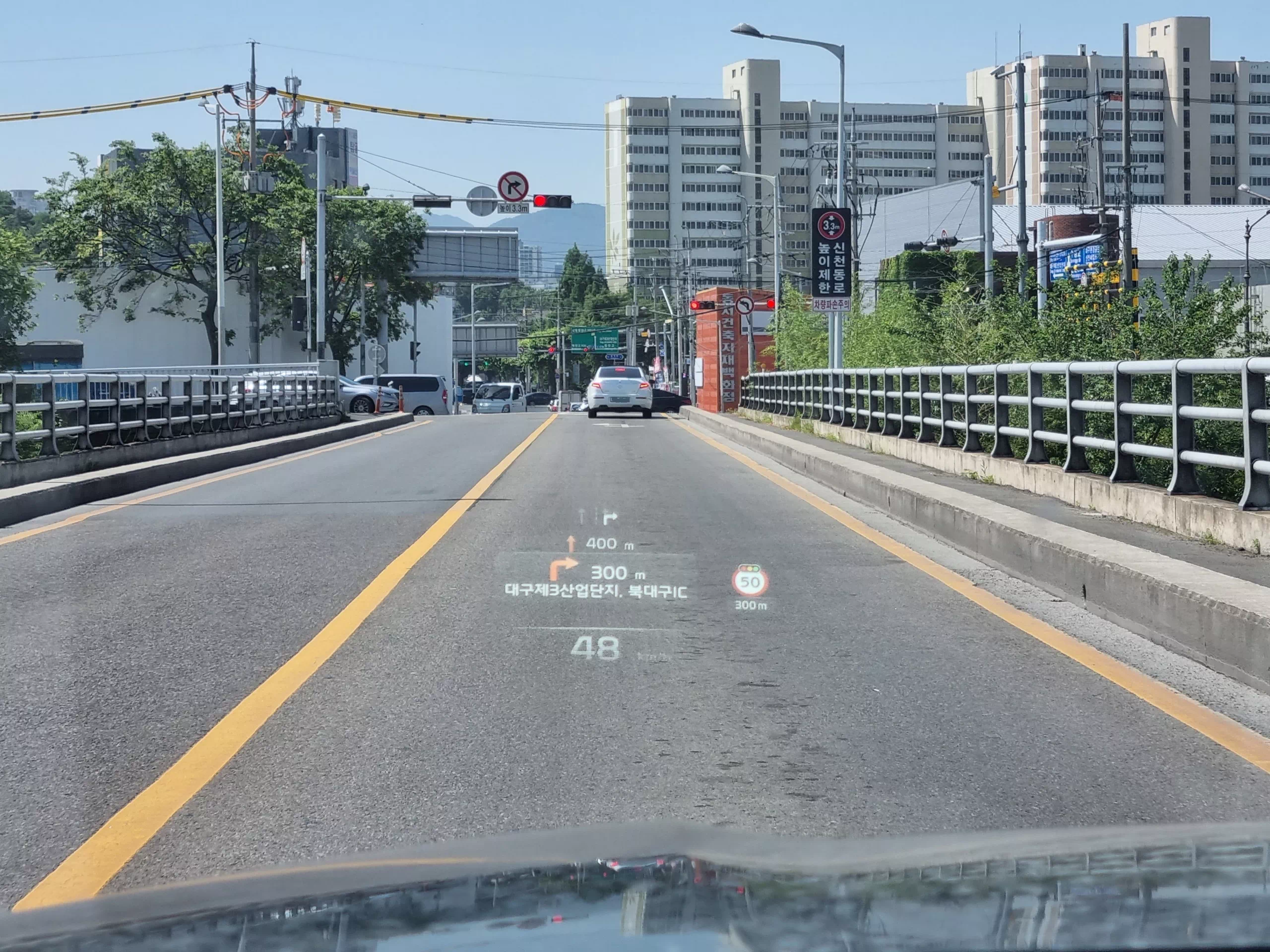 헤드업 디스플레이(HUD)가 K7보다 더 풍부해졌습니다.