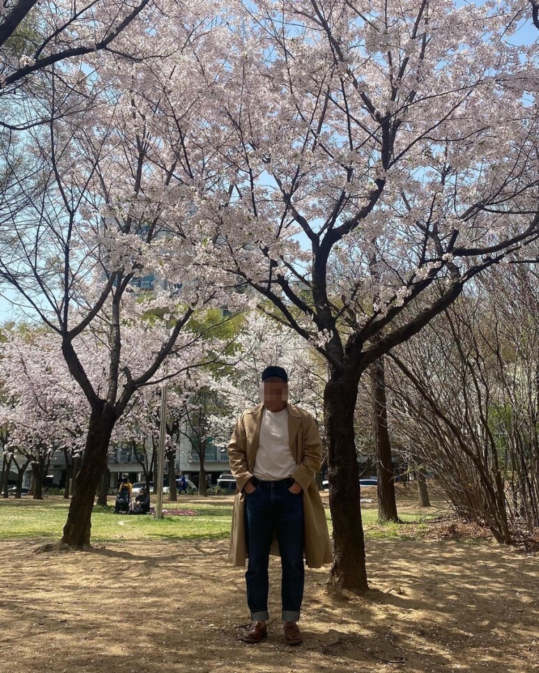 데일리룩(오뭘입) 유니폼브릿지 바바리코트 베이지, 무탠다드 라운드티, 유니클로 테이퍼드 진, 보세 로퍼 브라운, 남자데일리룩, 남자데일리코디, 남자데일리패션, ootd