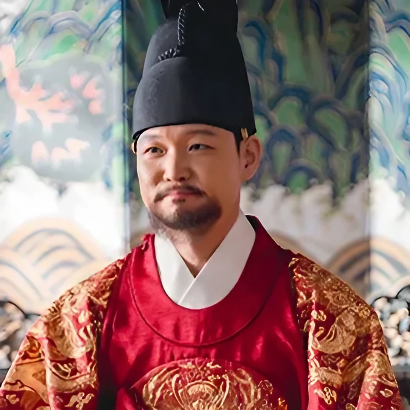 밤에 피는 꽃에서 임금 이소 역을 연기하는 허정도