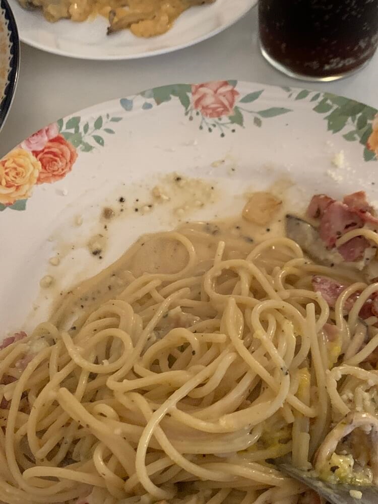 섞어 치즈가 녹은 까르보나라