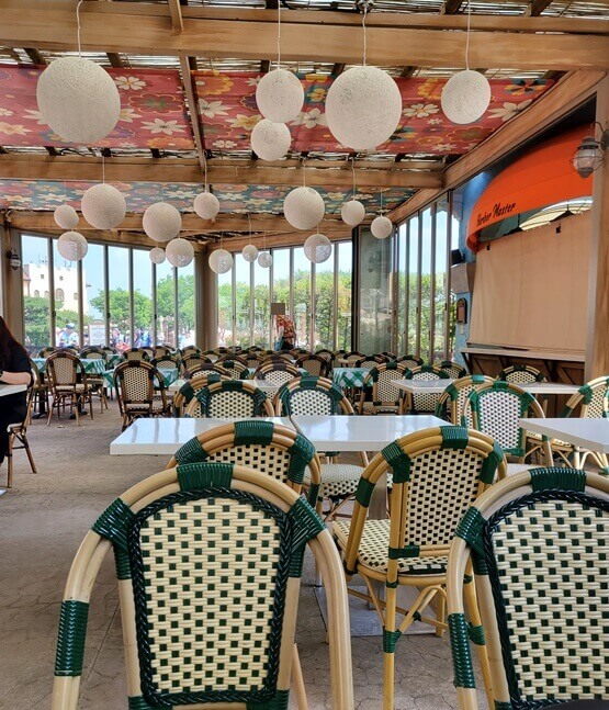 하버마스터 테이블 제법 많이 있습니다