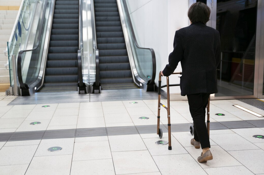 노인 보행기 종류와 선택 방법