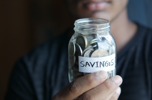 유리병에 담긴 동전