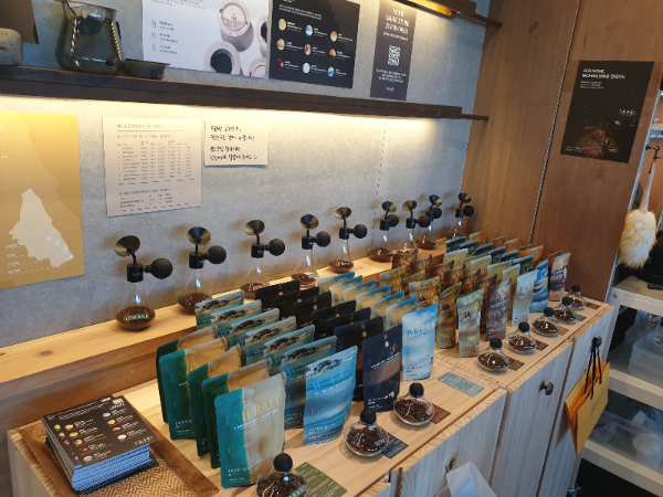 판매용 드립백과 시향을 돕는 도구들